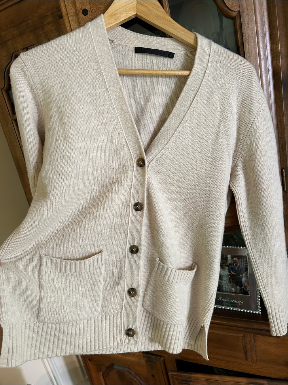 Jenni Kayne Women’s Cream V-Neck Button Cardigan Sweater